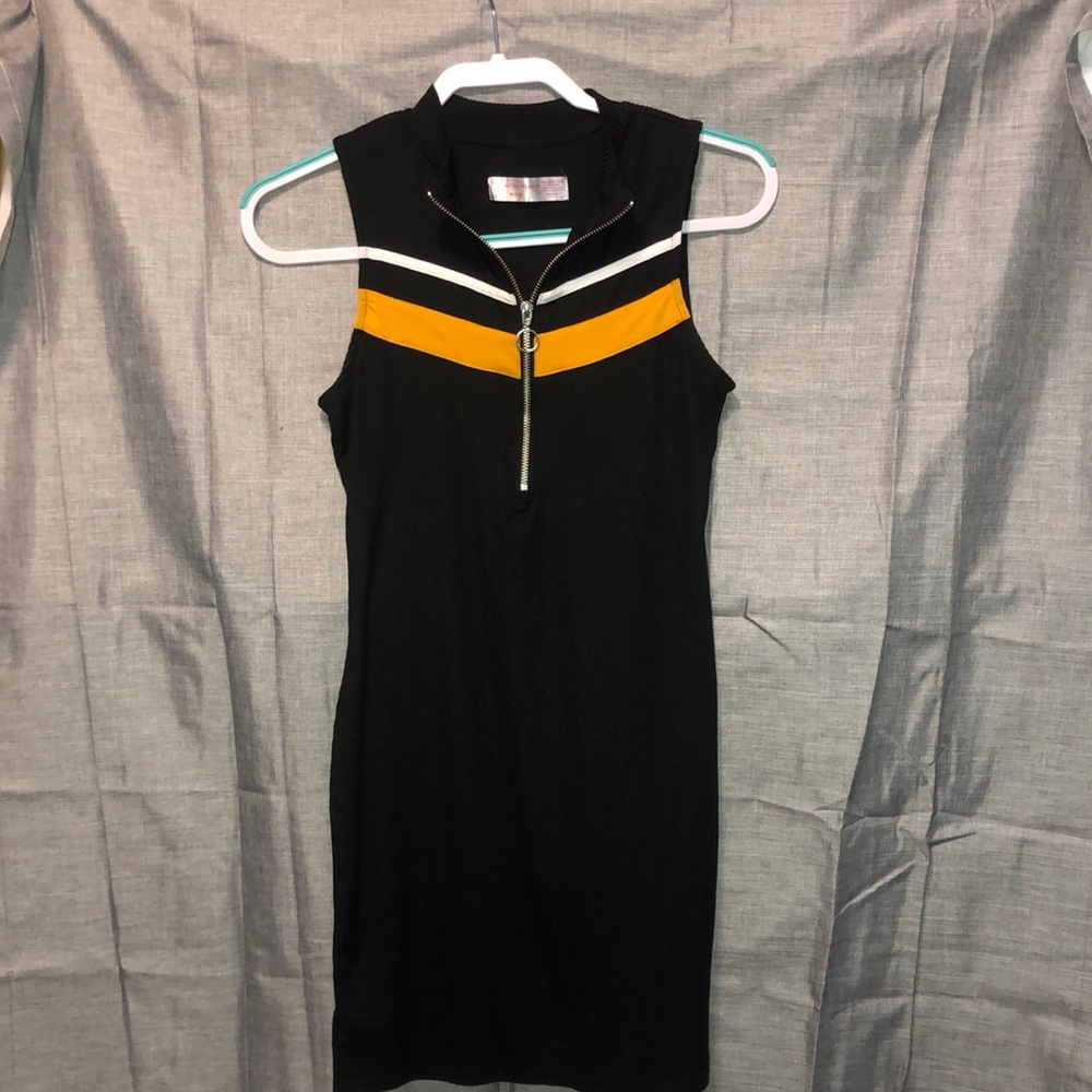 NOBO Slim Fitted Mock Neck Half Zip Dress (SIZE MEDIUM (7-9))